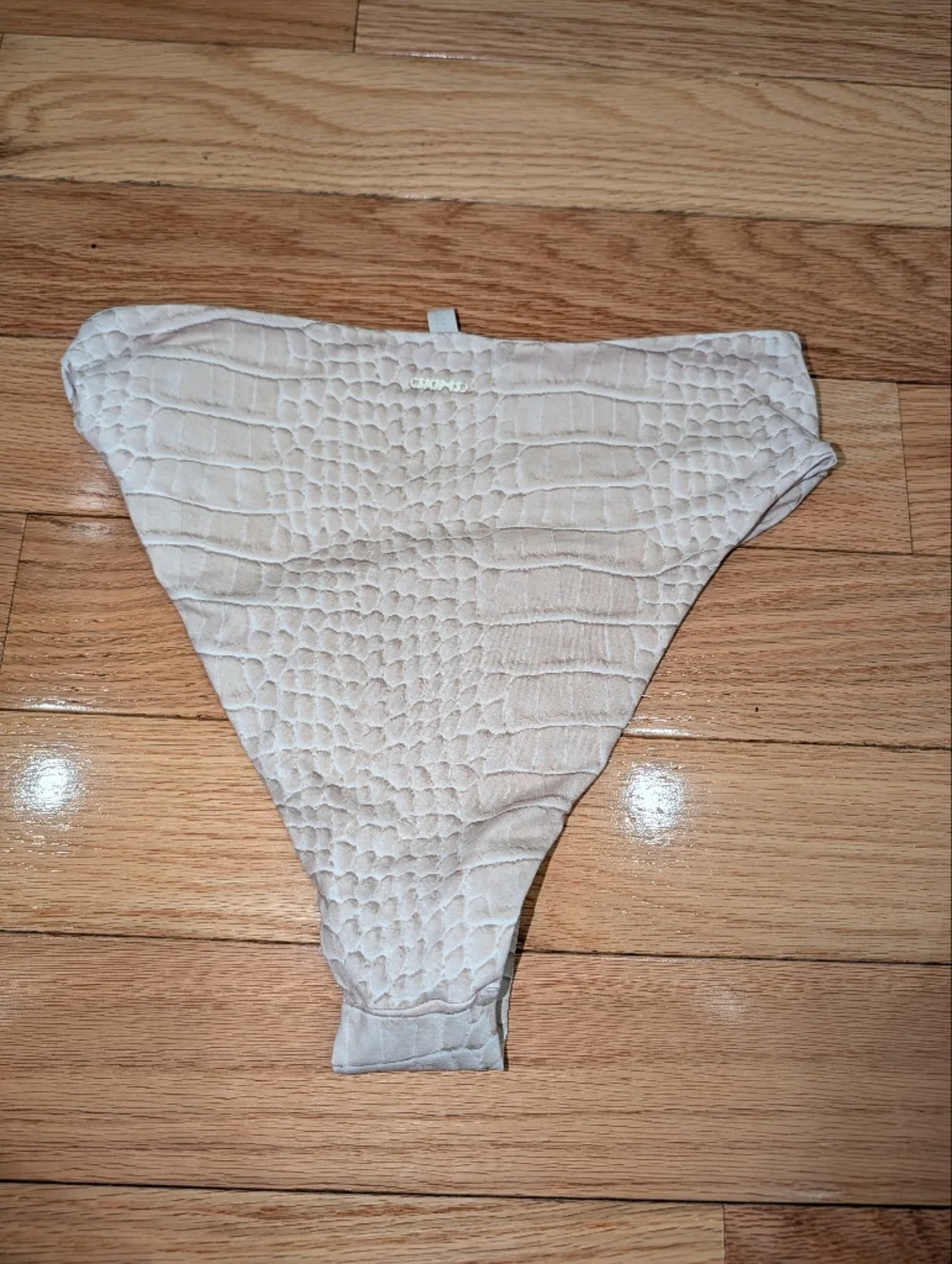 BB6. NWOT SKIMS HIGH WAISTED BIKINI BOTTOM ON EGEEY CROCODILE PRINT